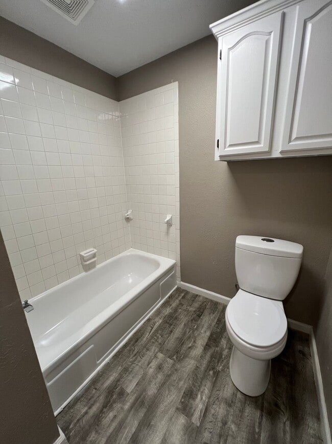 Building Photo - 4 bedroom/3 baths house