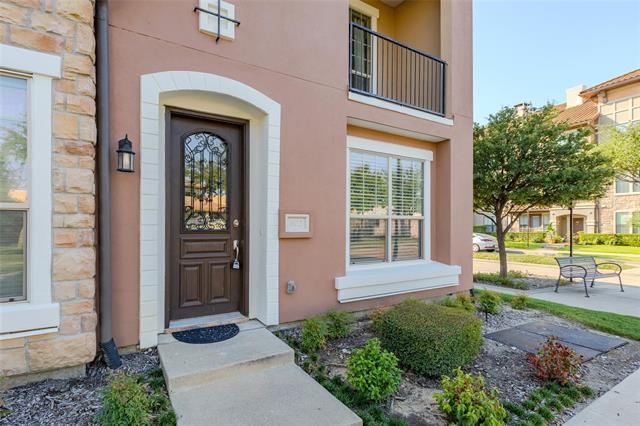 Building Photo - 602 Arbol