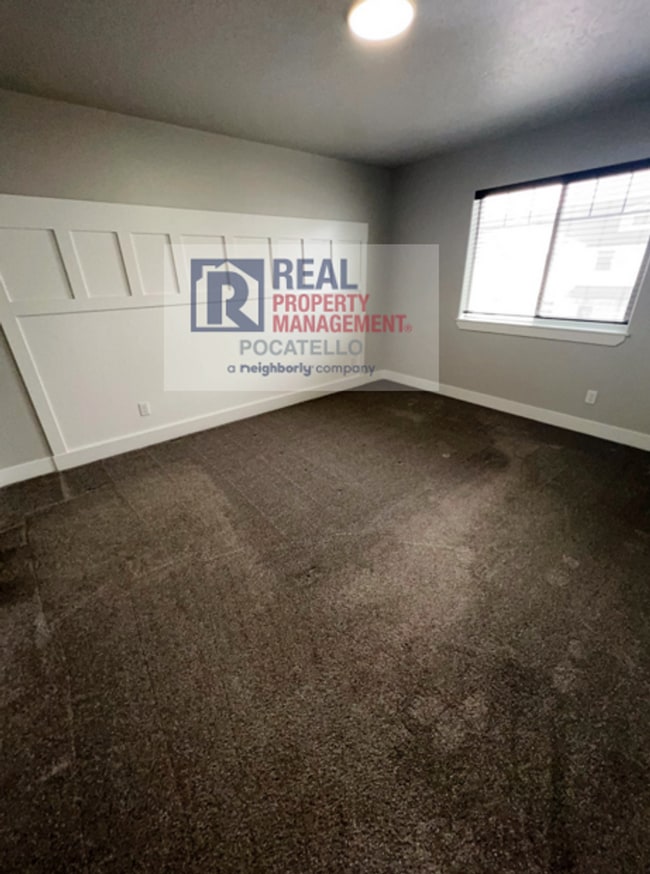 Building Photo - 3 Bedroom 2.5 Bathroom Town Home - 1 Car G...