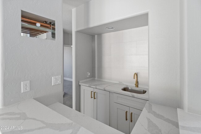 Building Photo - 6420 E Montreal Pl