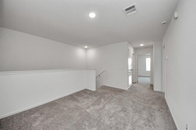 Building Photo - 10304 Florance Spring Dr