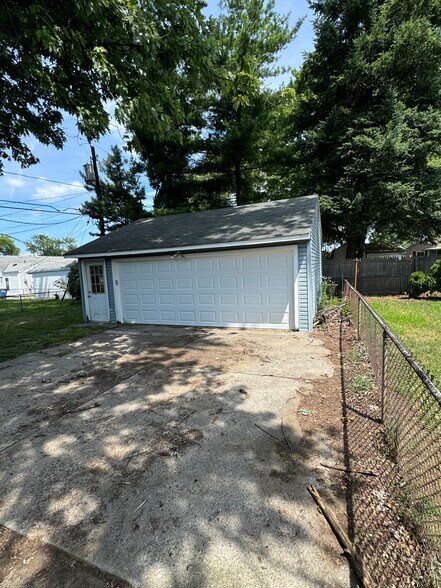 Building Photo - 2522 Brentford Ct