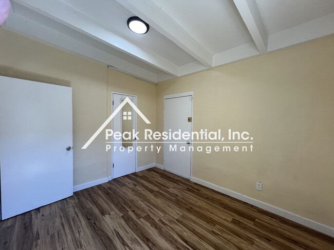 Building Photo - 4900 Parker Ave