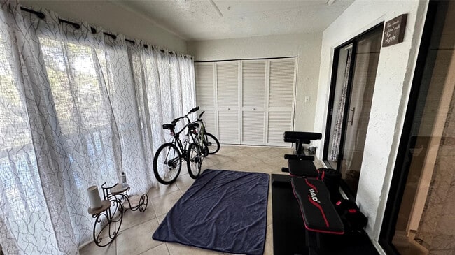 Building Photo - 4001 Carambola Cir N