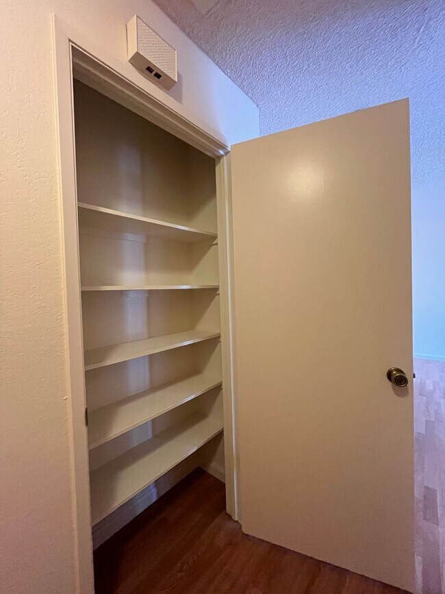 Building Photo - PURE Property Management Presents: Inviting single story two-bedroom condo in Rohnert Park!