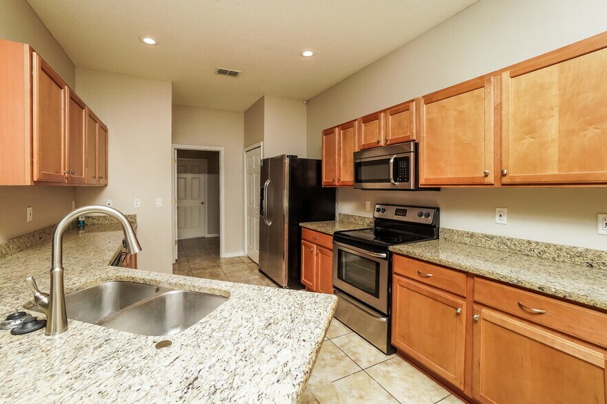 Building Photo - 30551 Annadale Dr