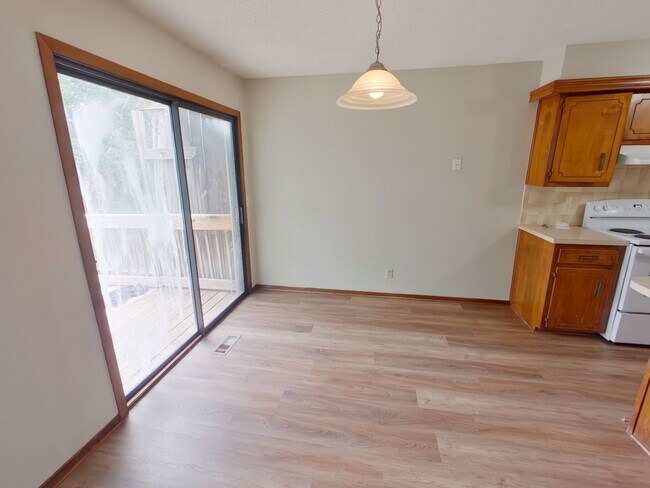 Building Photo - 1730 S Beech Ct