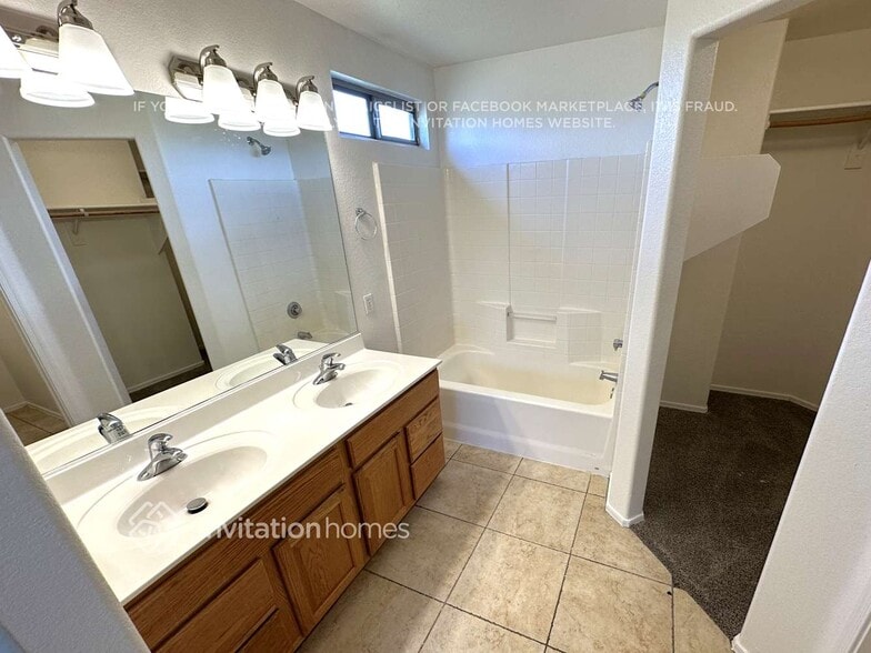 Building Photo - 7211 S 8th Terrace