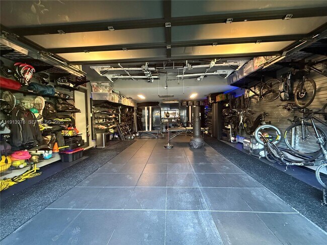 Building Photo - 3554 W Glencoe St