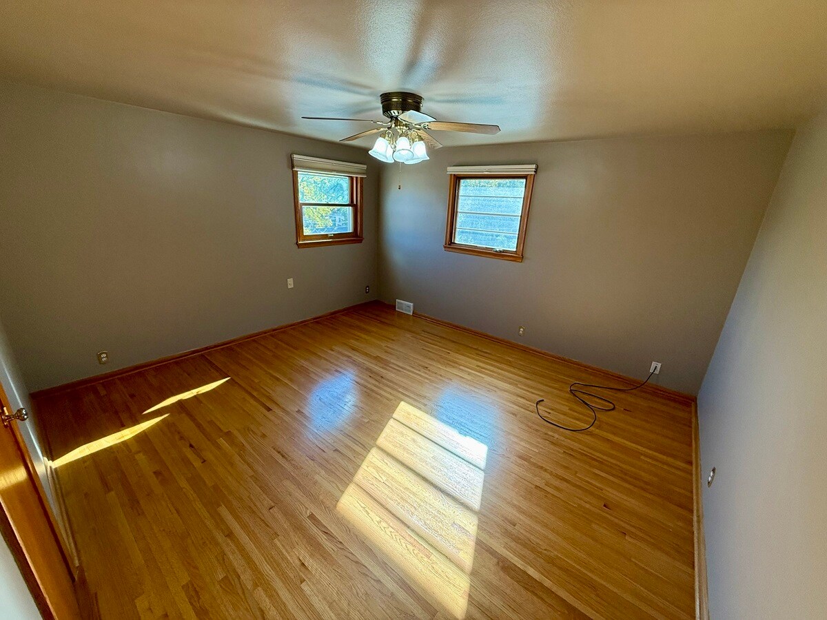 Building Photo - 5403 Pleasant Ave