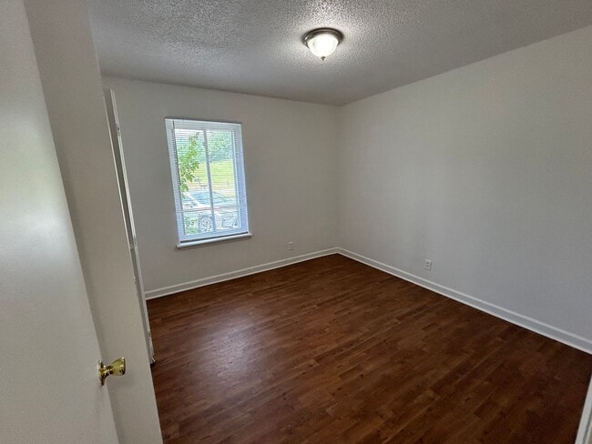 Building Photo - 711 Frankfort Dr
