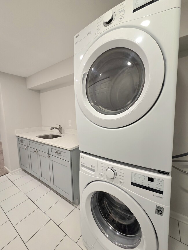 Building Photo - 10810 Norman Ave