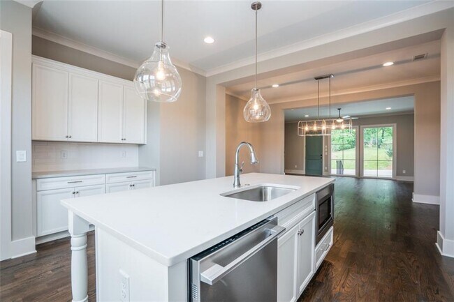 Building Photo - 146 1st Ave NW