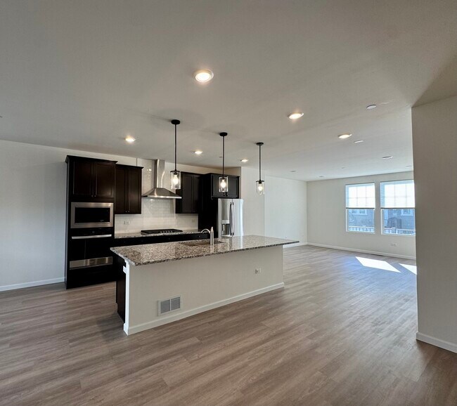 Building Photo - 155 Yorktown Ct