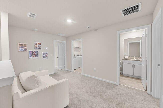 Building Photo - 5731 SE Edgewater Cir