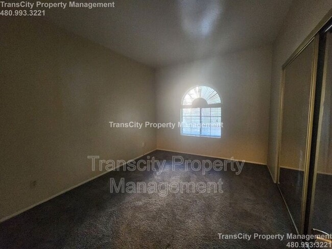 Building Photo - 930 N Mesa Dr