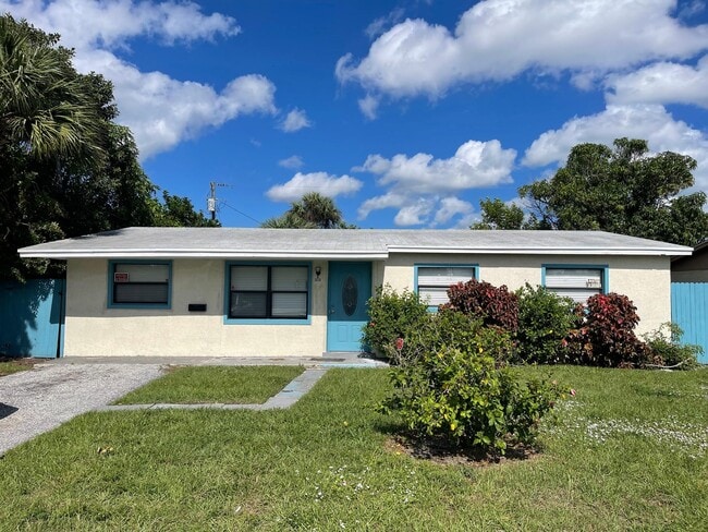 Building Photo - 1650 W 12th Ct