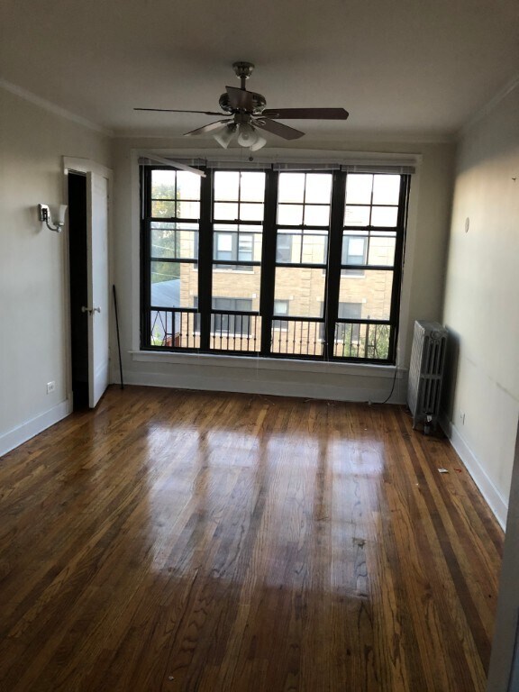 Building Photo - 6364 N Hermitage Ave