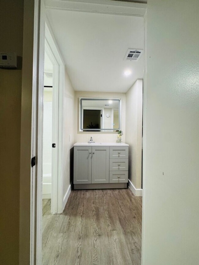 Building Photo - Sunnyslope Apartments