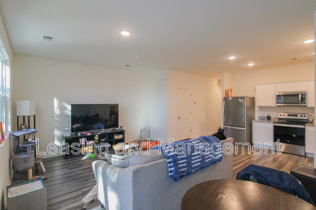 Building Photo - 507 Scarlett Maple St