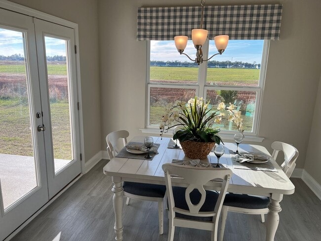 Building Photo - AVAILABLE IN NOVEMBER - Don't miss this op...