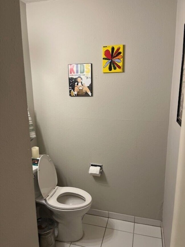 Building Photo - August 2026 Prelease! 2 Story, 2 BR 1.5 BA Condo at Wimbledon Condos