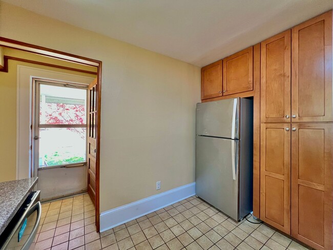 Building Photo - Charming West Asheville Home!