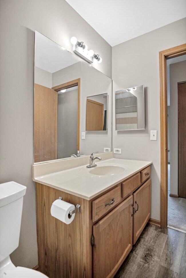 Building Photo - 737 Candleridge Ct