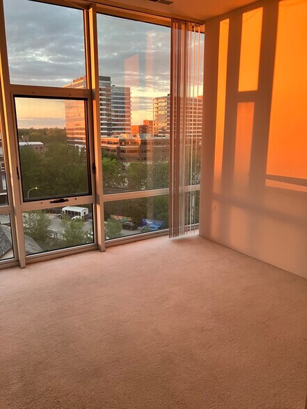 Building Photo - 1740 Oak Ave