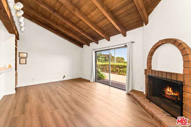 Building Photo - 3636 Malibu Country Dr