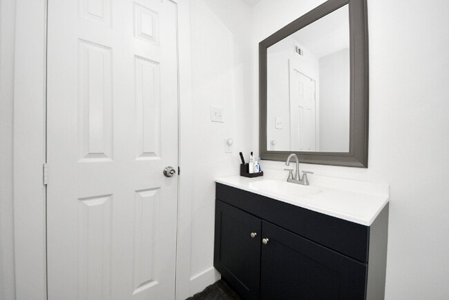 Building Photo - Historic Houston Charm with Modern Comfort Built In