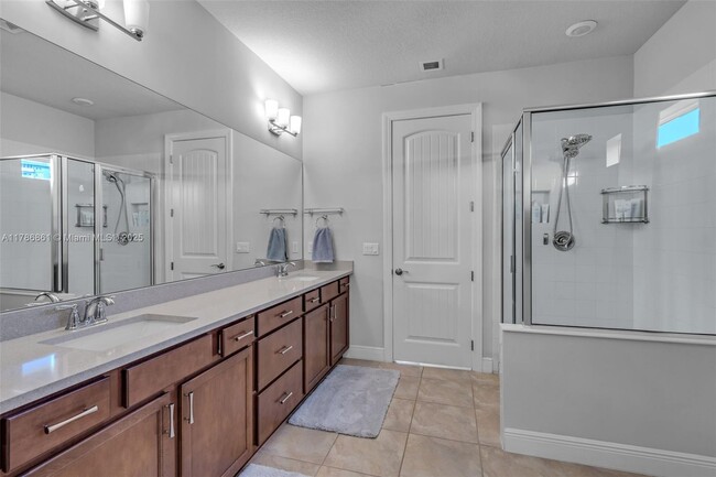 Building Photo - 3813 Greenway Dr