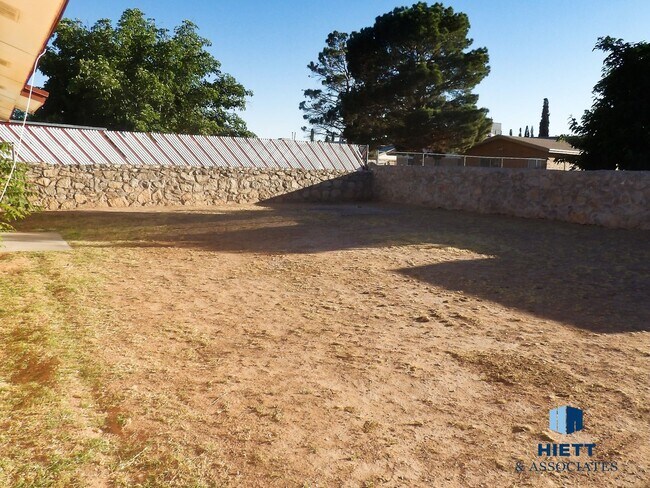 Building Photo - Great move in ready home close to Ft. Bliss