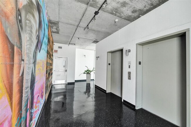 Building Photo - 444 NE 30th St