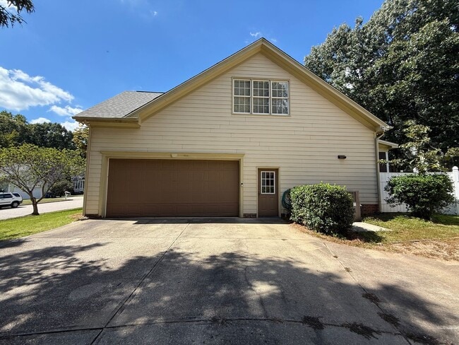 Building Photo - Spacious 4BD, 3BA Raleigh Home with a 2-Ca...