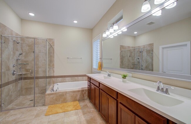 Building Photo - 11810 Dockside Shores Dr