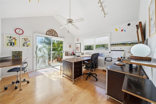 Building Photo - 700 Lands End Dr