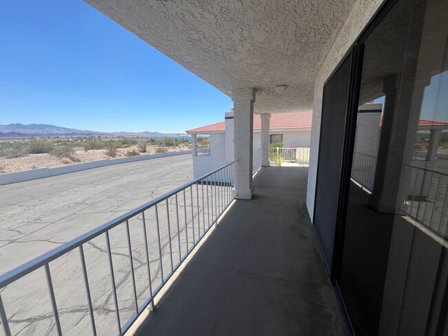 Building Photo - 3 Bed, 2 Bath in Gated Community with Lake Views
