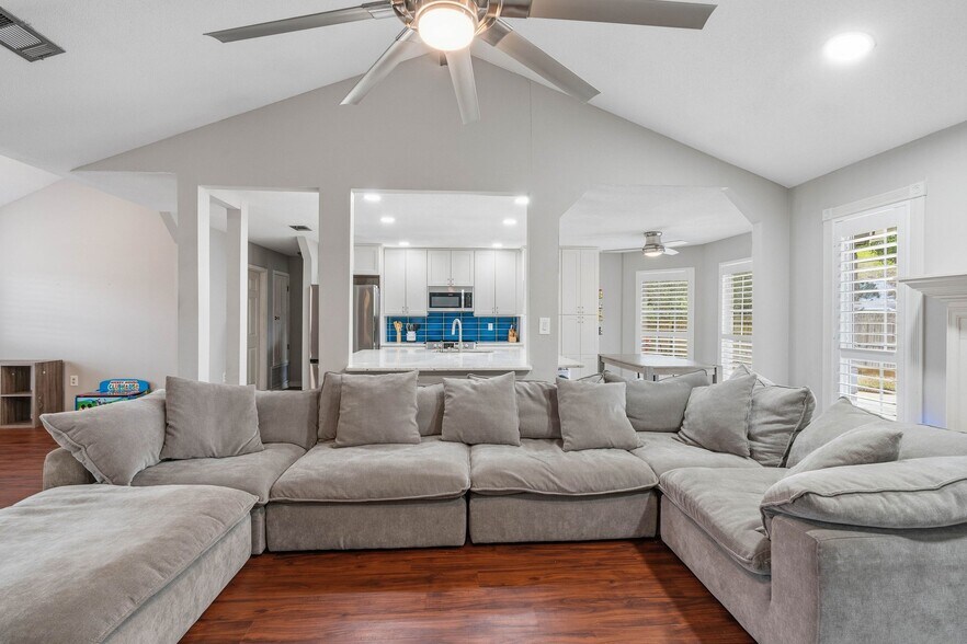 Building Photo - 2187 Calle De Castelar