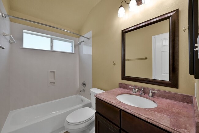 Building Photo - 7 S Hawthorne Hollow Cir