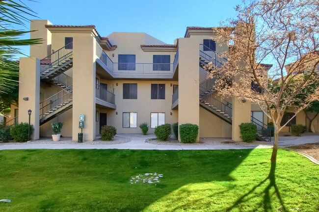 Building Photo - 4925 E Desert Cove Ave