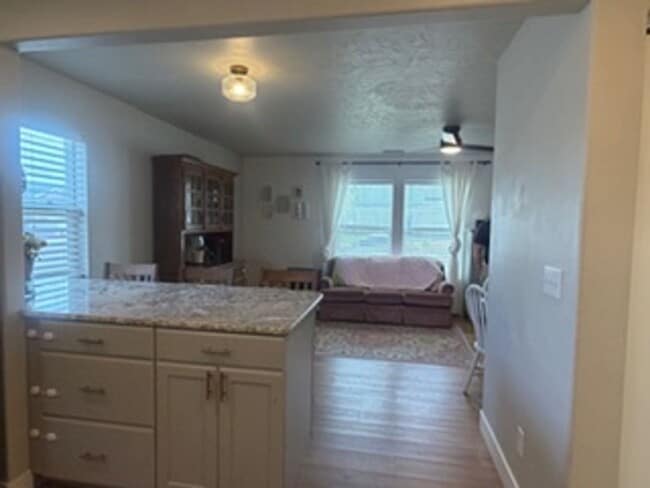 Building Photo - Beautiful 4 Bed / 2.5 Bath Home in Quiet Neighborhood