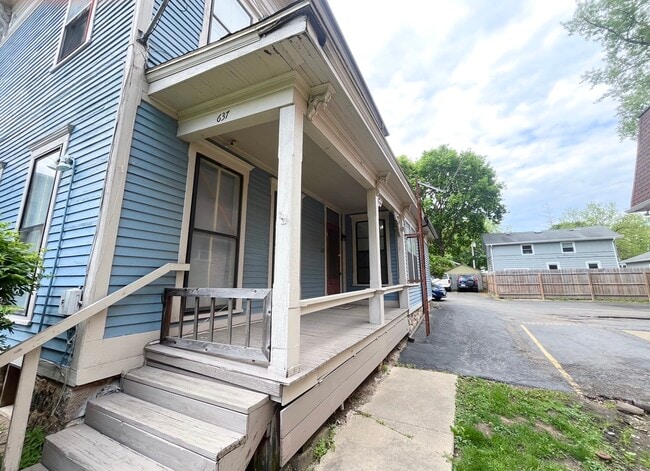 Building Photo - 637 McHenry Ave