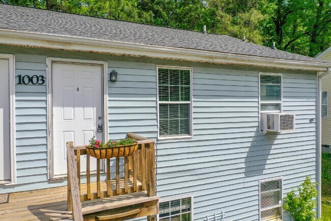 Building Photo - 1003 Lowry Ave