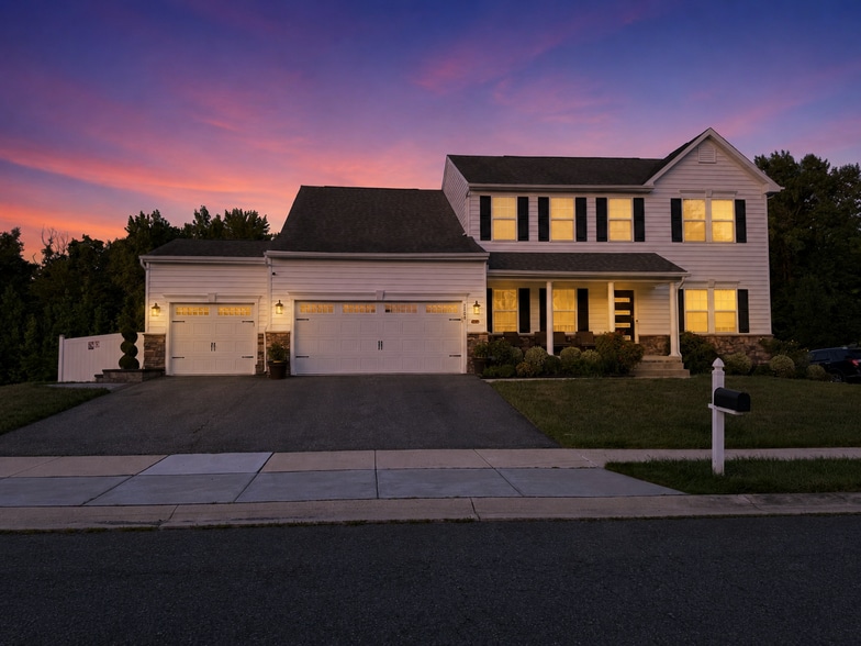 6 car driveway and garage - 1504 El Dorado Way