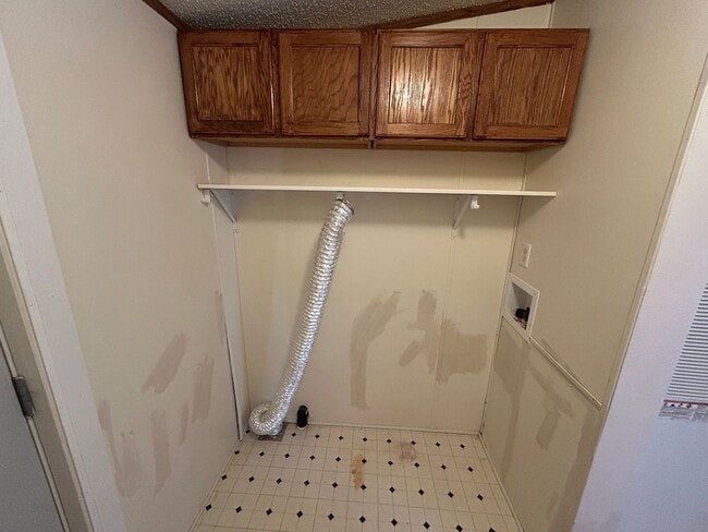 Building Photo - 3 Bed 2 Bath Updated Mobile Home w/ Fenced Yard & Many Amenities