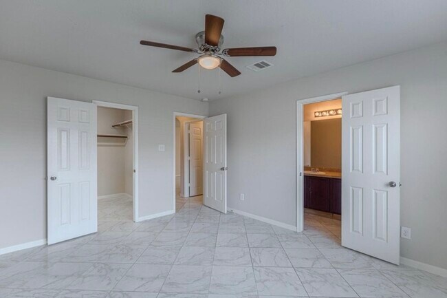 Building Photo - 21611 Falvel Misty Dr