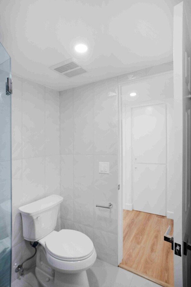 Building Photo - Brand-New Designer 2 Bed / 2 Bath – Spacious Upstairs Unit w/ Parking | Prime Alhambra