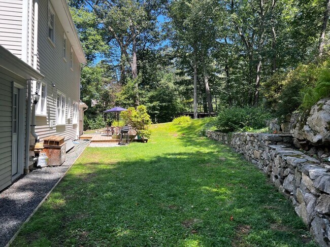 Building Photo - 18 Chessor Ln