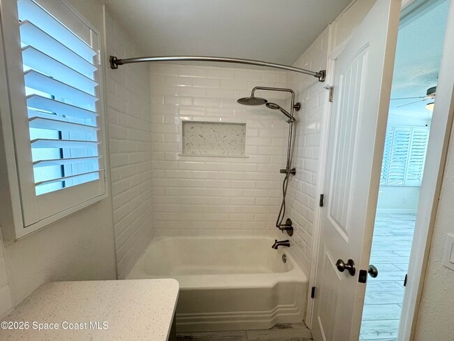 Building Photo - 249 Palm Ln